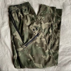 Men’s Under Armor camo pants size M loose